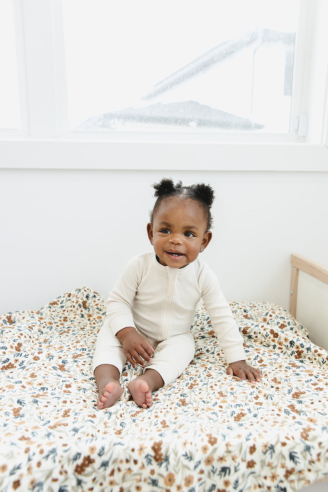 Mebie Baby Gender Neutral Infant Muslin quilt its 100% cotton. Looks great in any nursery.
