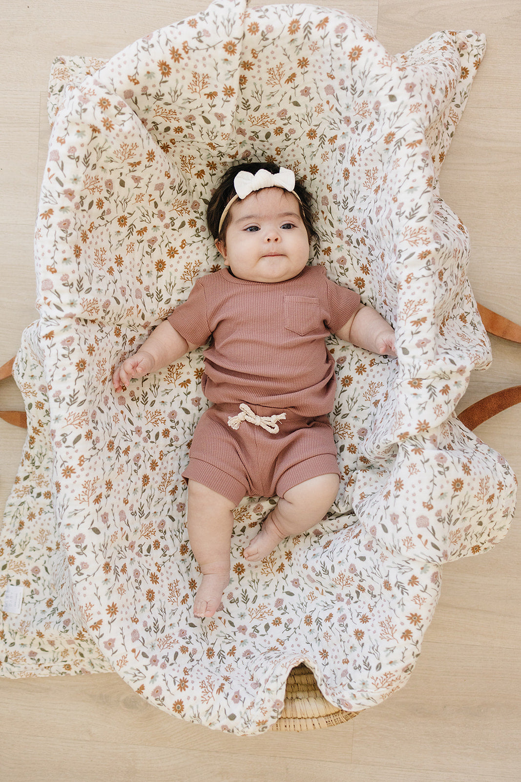 Mebie Baby Gender Neutral Infant Muslin quilt its 100% cotton. Looks great in any nursery.