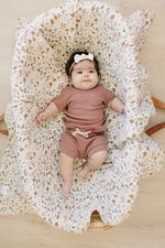 Mebie Baby Gender Neutral Infant Muslin quilt its 100% cotton. Looks great in any nursery.