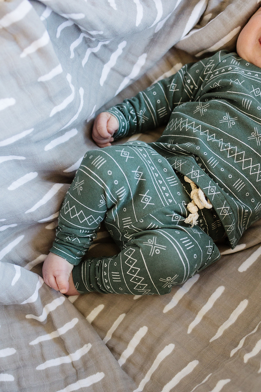 Mebie Baby Gender Neutral Infant Muslin quilt its 100% cotton. Looks great in any nursery.