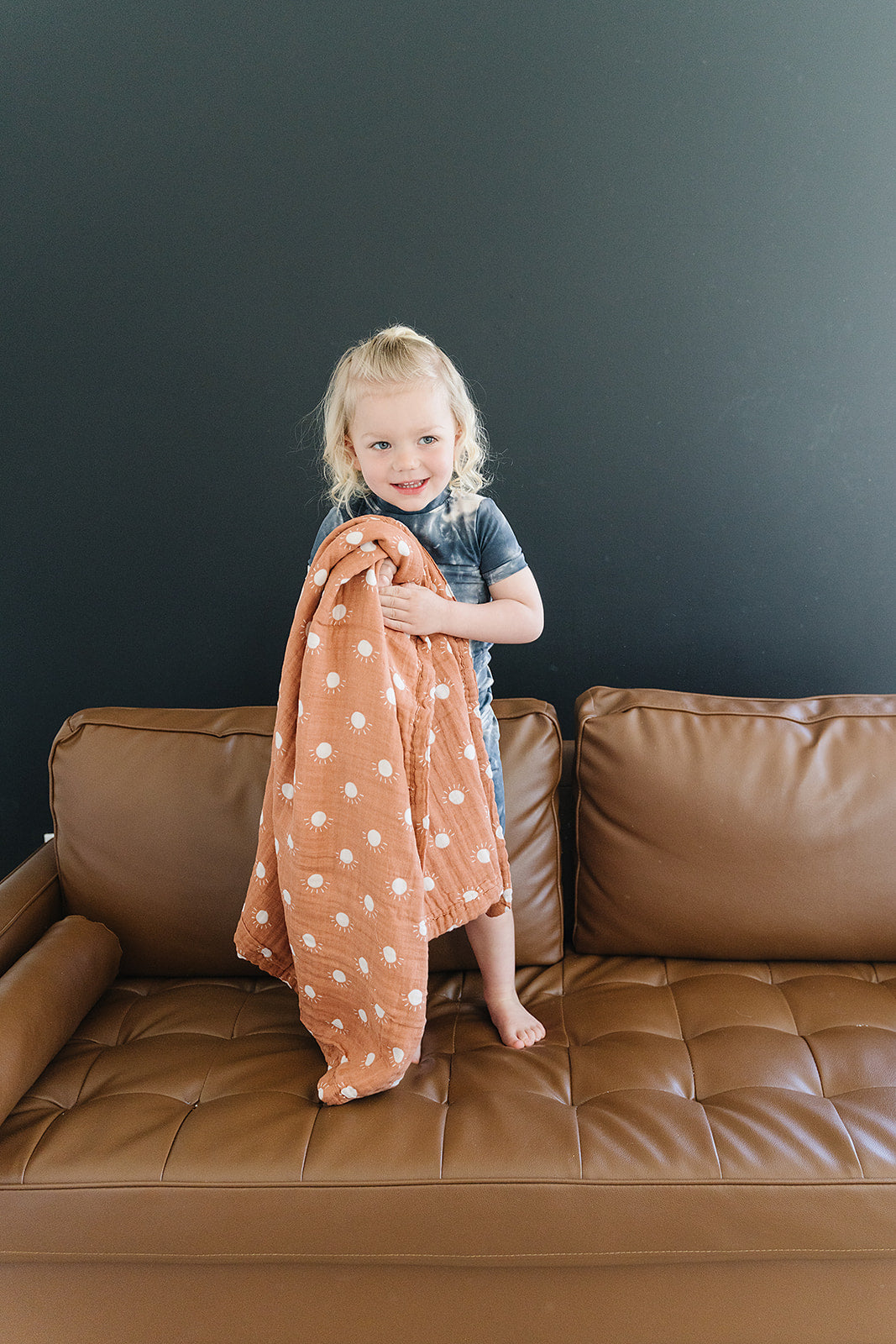Mebie Baby Gender Neutral Infant Muslin quilt its 100% cotton. Looks great in any nursery.