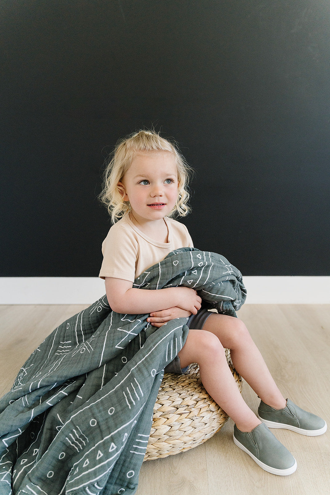Mebie Baby Gender Neutral Infant Muslin quilt its 100% cotton. Looks great in any nursery.