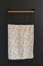 Mebie Baby Gender Neutral Infant Muslin quilt its 100% cotton. Looks great in any nursery.