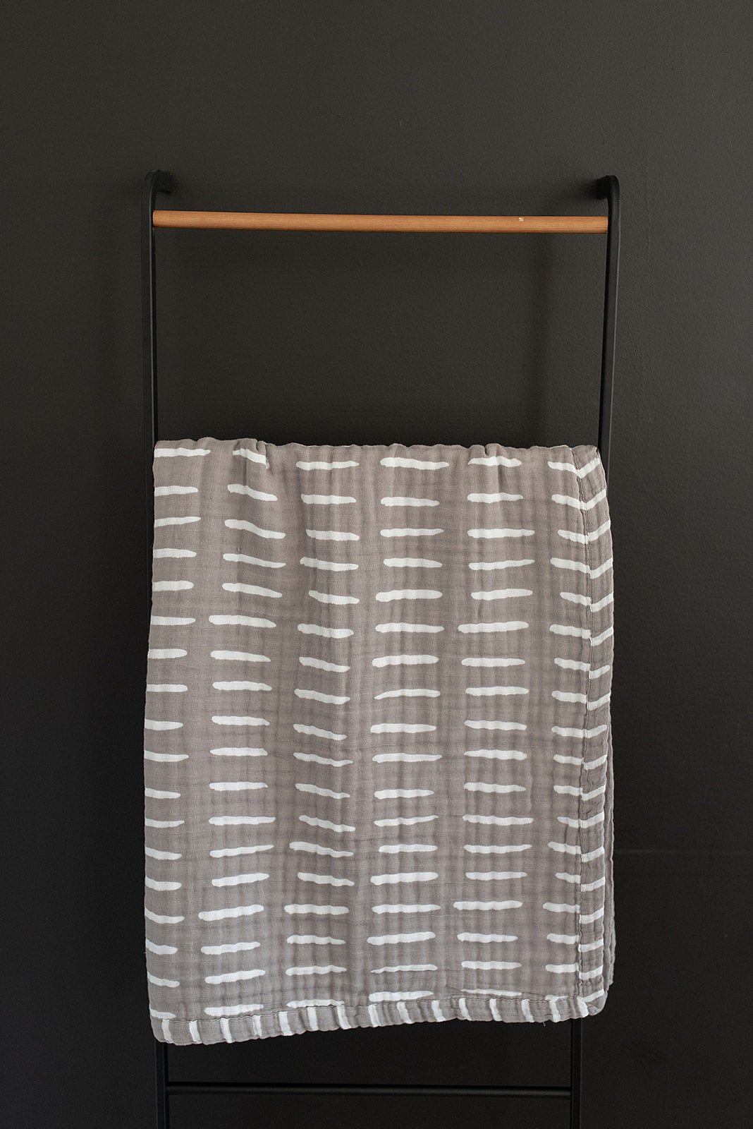 Mebie Baby Gender Neutral Infant Muslin quilt its 100% cotton. Looks great in any nursery.