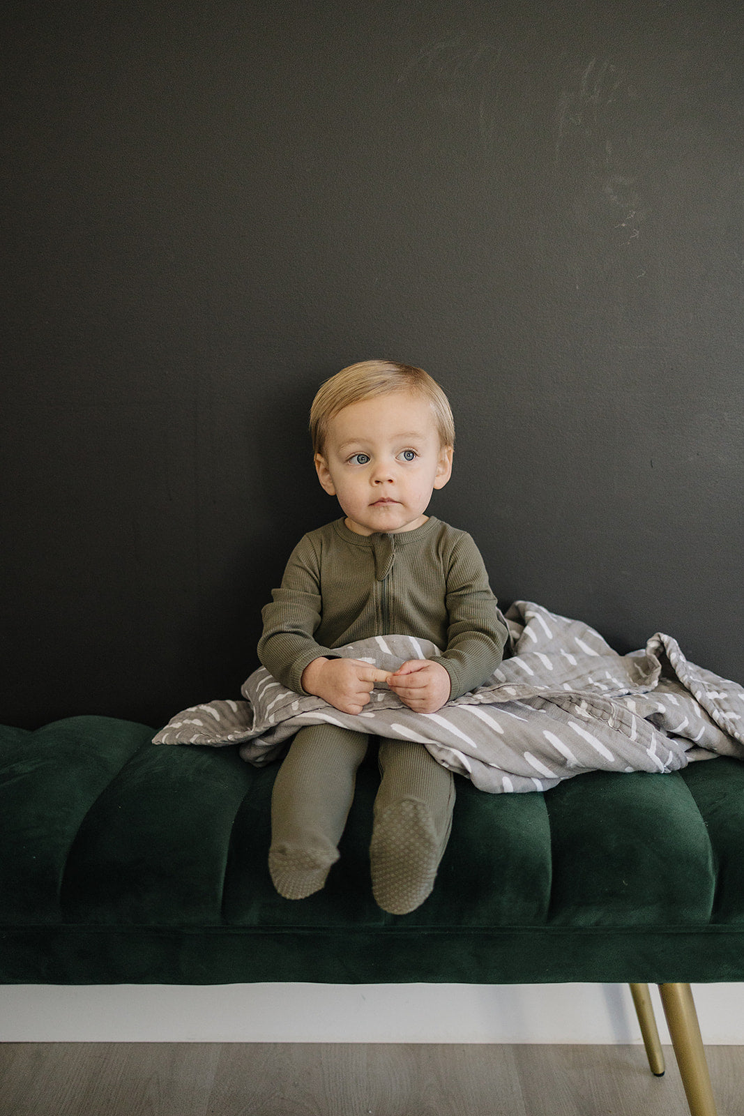Mebie Baby Gender Neutral Infant Muslin quilt its 100% cotton. Looks great in any nursery.