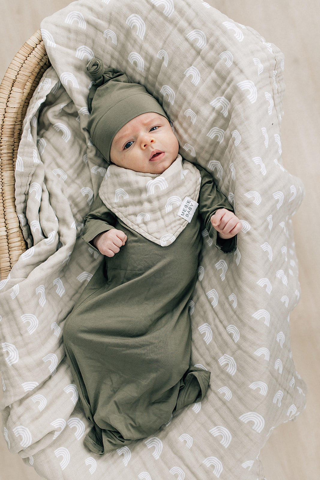 Mebie Baby Sand Rainbow Muslin Quilt. Mebie Baby Gender Neutral Infant Muslin quilt its 100% cotton. Looks great in any nursery.