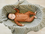 Mebie Baby Gender Neutral Infant Muslin quilt its 100% cotton. Looks great in any nursery.