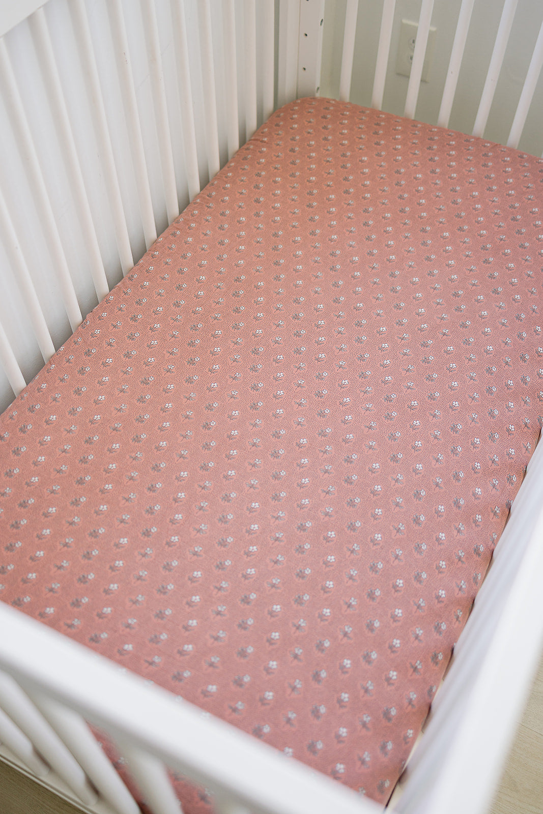 Vintage Pink Floral Muslin Crib Sheet – Mebie Baby