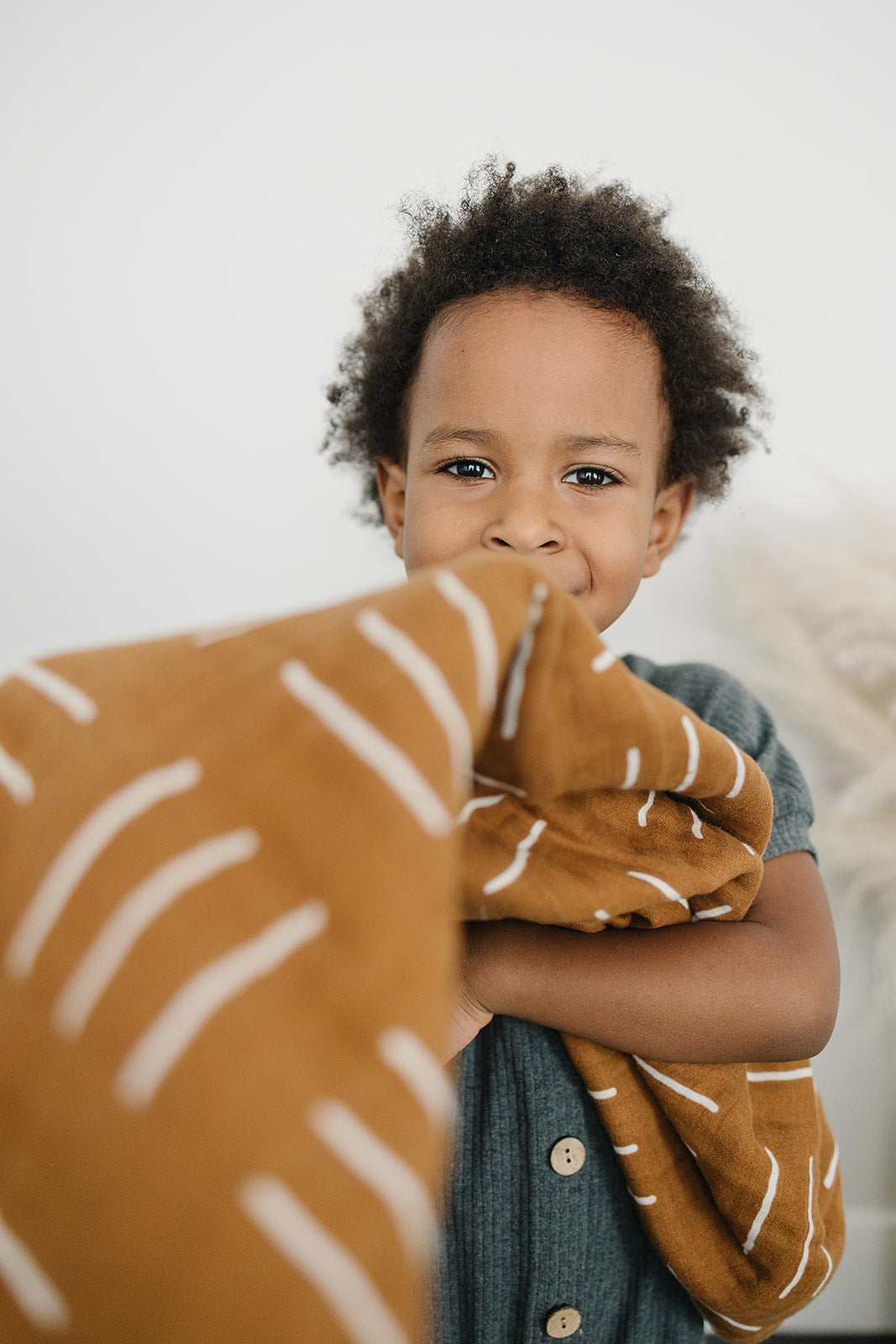 Mebie Baby Mustard Mudcloth Muslin QuiltMebie Baby Gender Neutral Infant Muslin quilt its 100% cotton. Looks great in any nursery. 