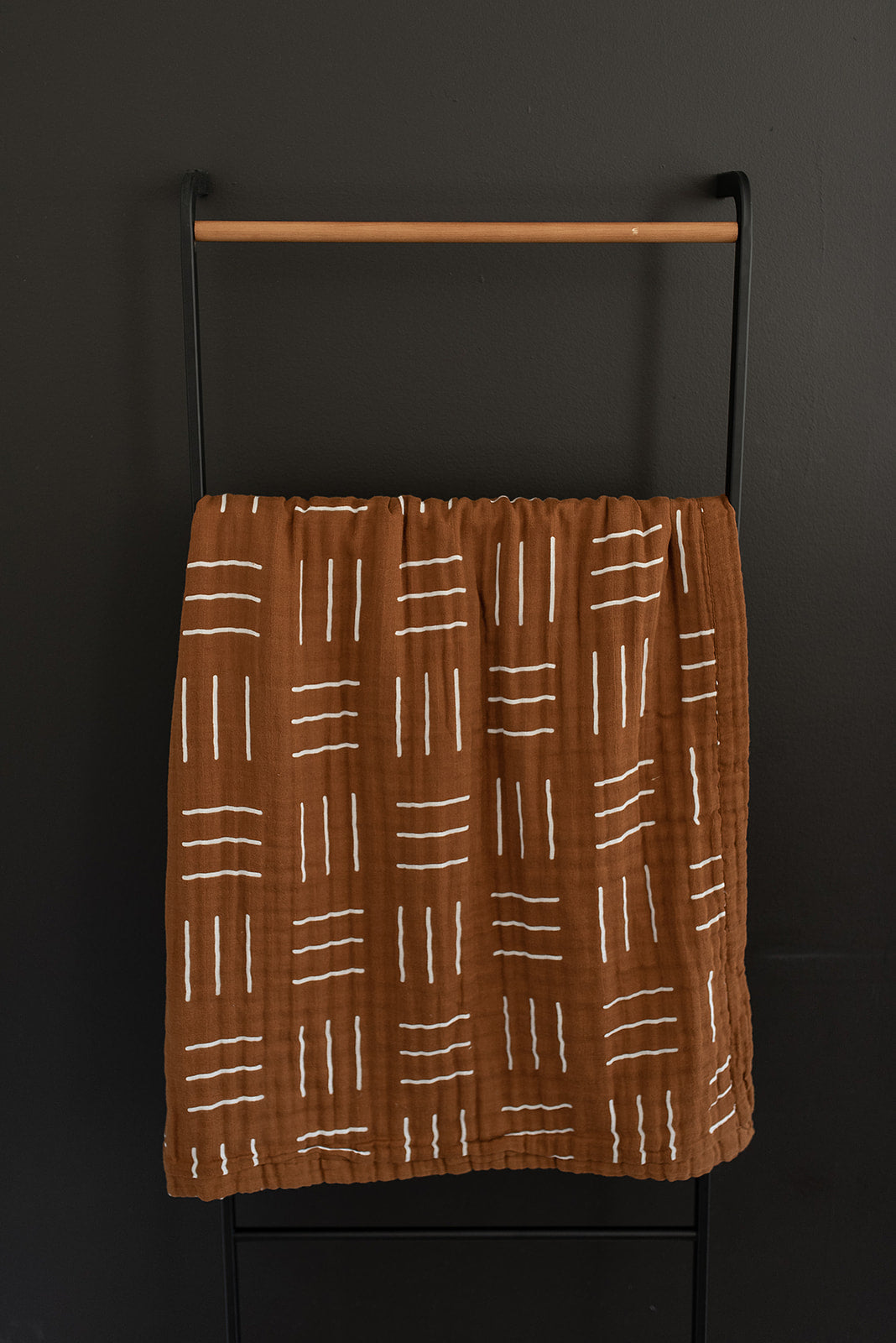 Mebie Baby Gender Neutral Infant Muslin quilt its 100% cotton. Looks great in any nursery. 