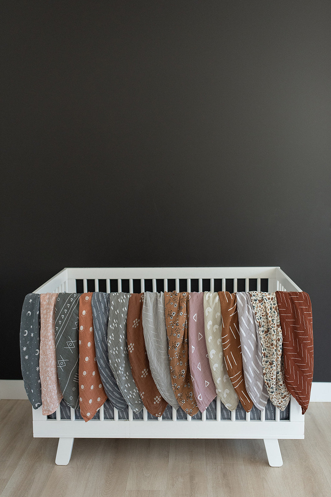 Mebie Baby Gender Neutral Infant Muslin quilt its 100% cotton. Looks great in any nursery. 