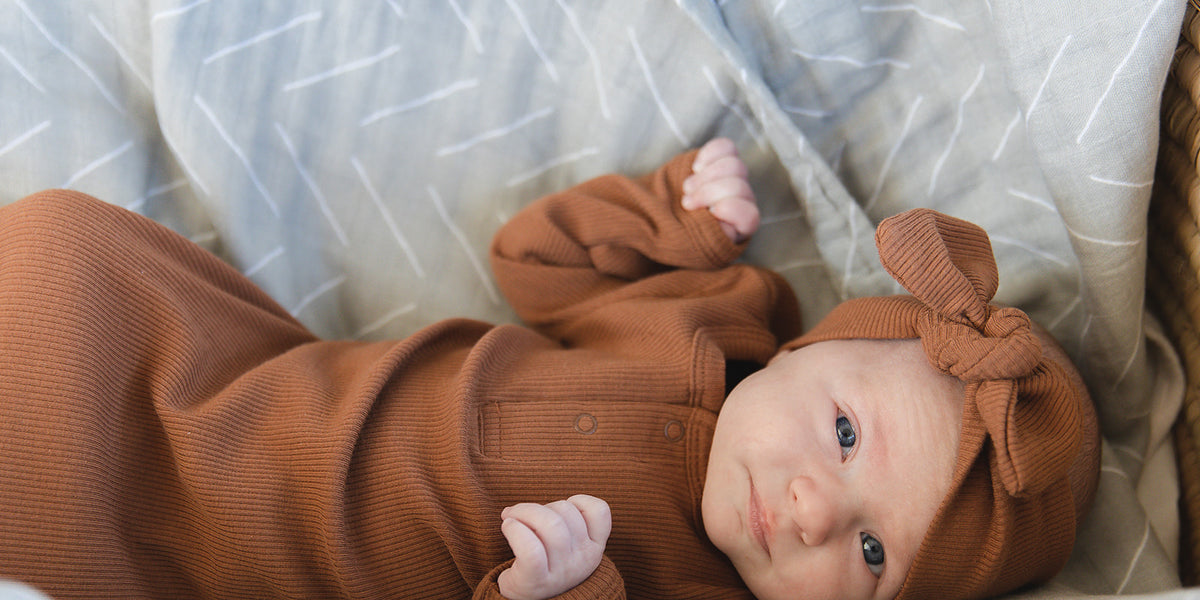 Mebie Baby Rust Organic Cotton Ribbed Knot Gown