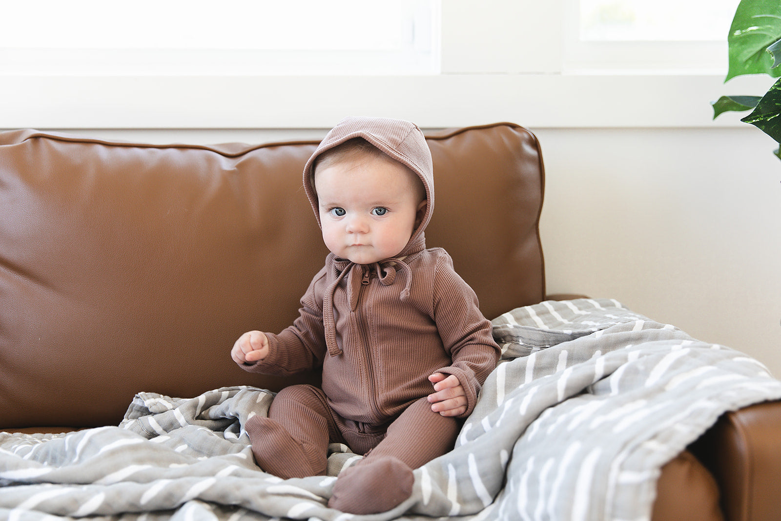 Mebie Baby Gender Neutral Infant Muslin quilt its 100% cotton. Looks great in any nursery. 